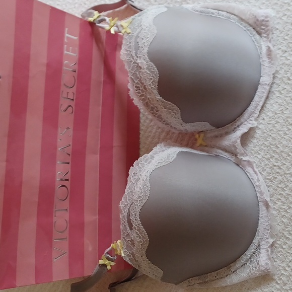 Victoria’s Secret Dream Angels Lined Demi Bra in Light Gray ** SZ 32DDD - Picture 2 of 9
